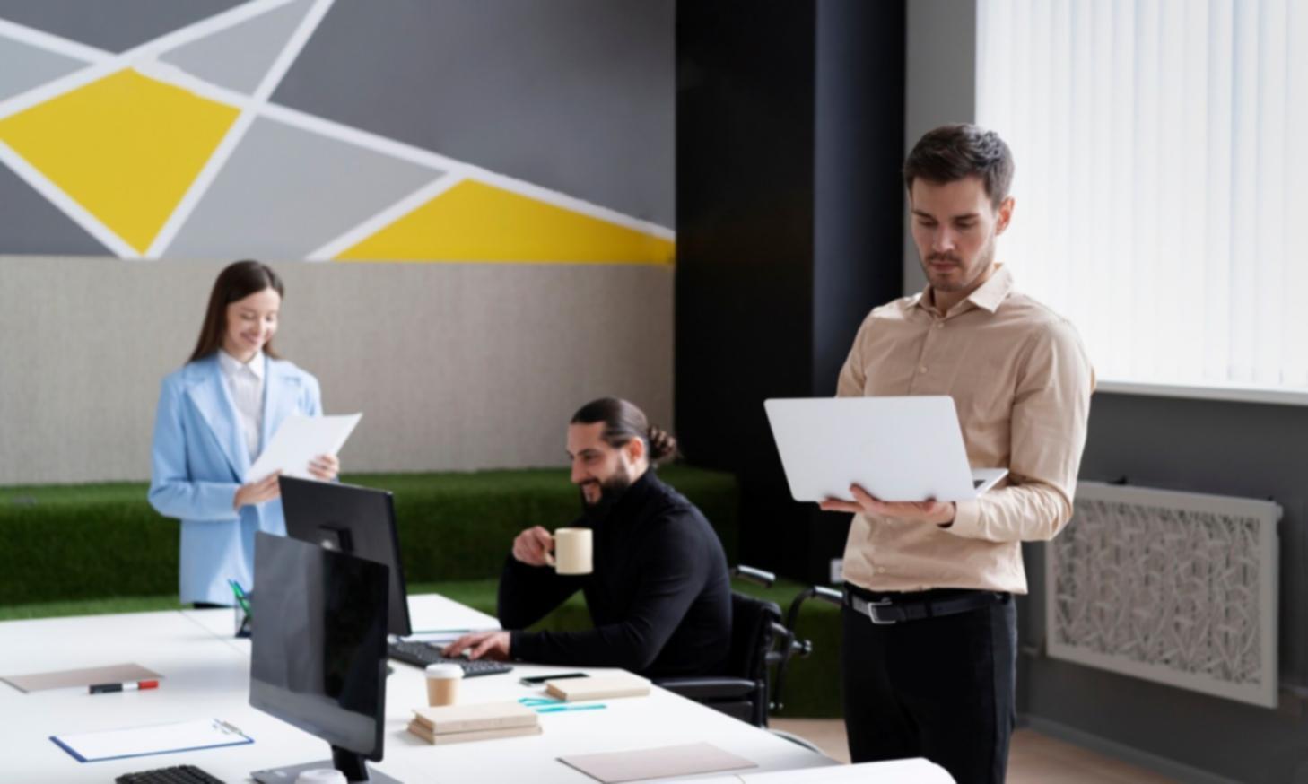 Espacio de trabajo colaborativo en oficinas de kavooraalia